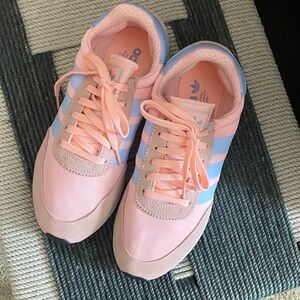 Like new adidas Women's Peach Pink & Light Blue I-5923 Sneakers size 8